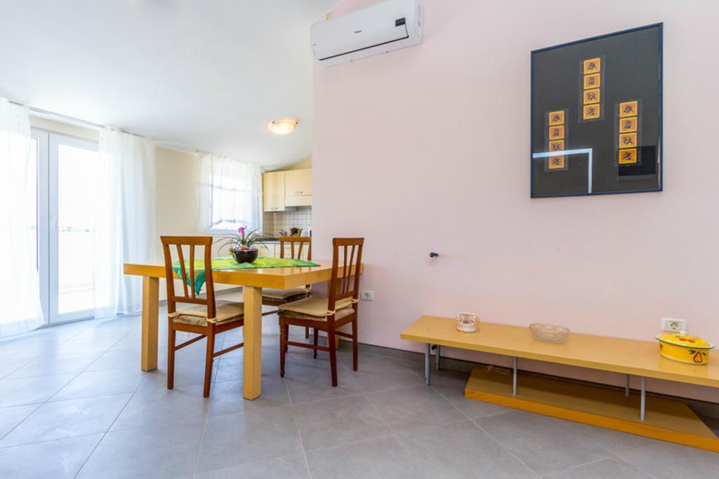 Apartment Mirjana Pula Bilik gambar